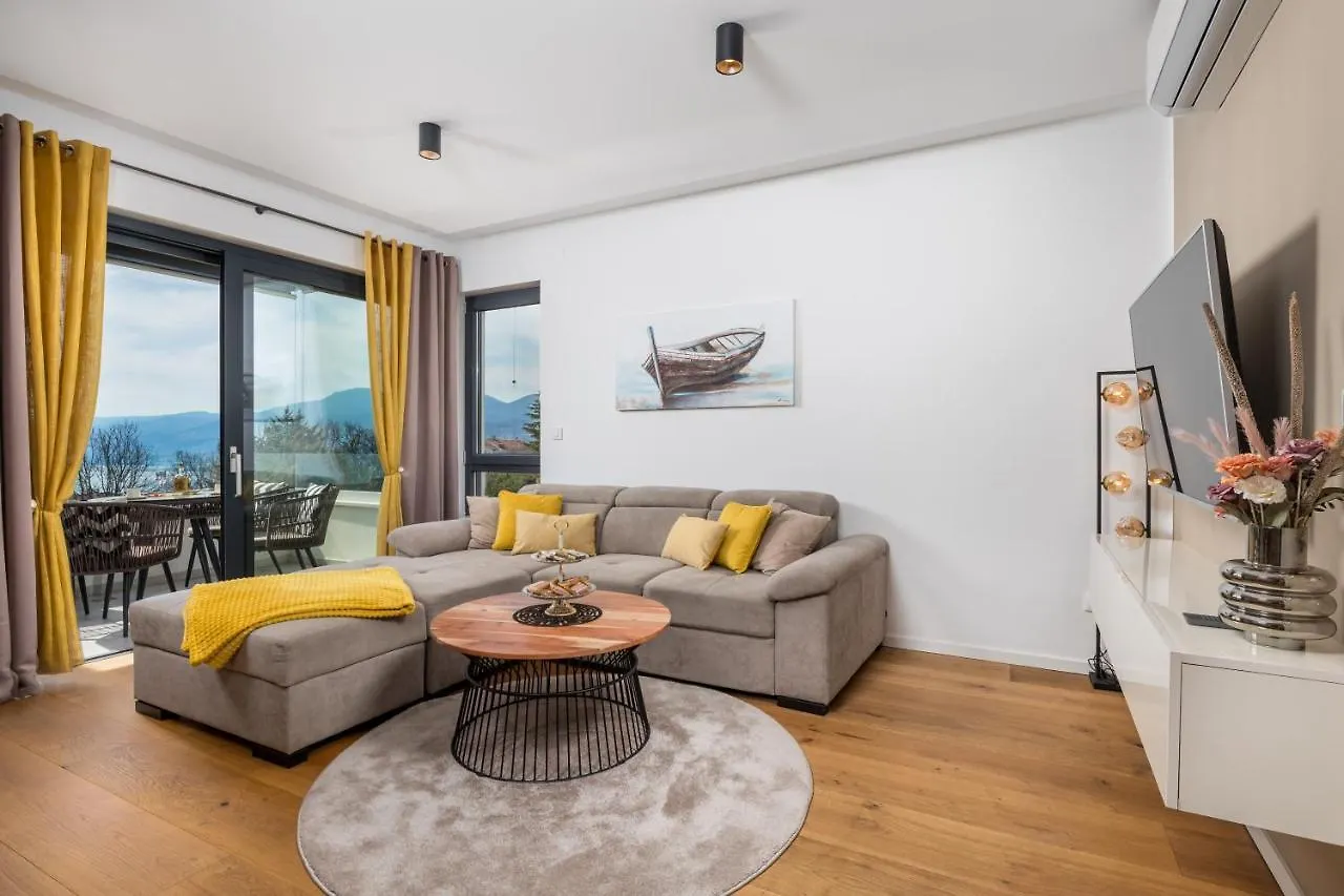 Apartment Top View With Balcony And Private Parking غييكا 0*,