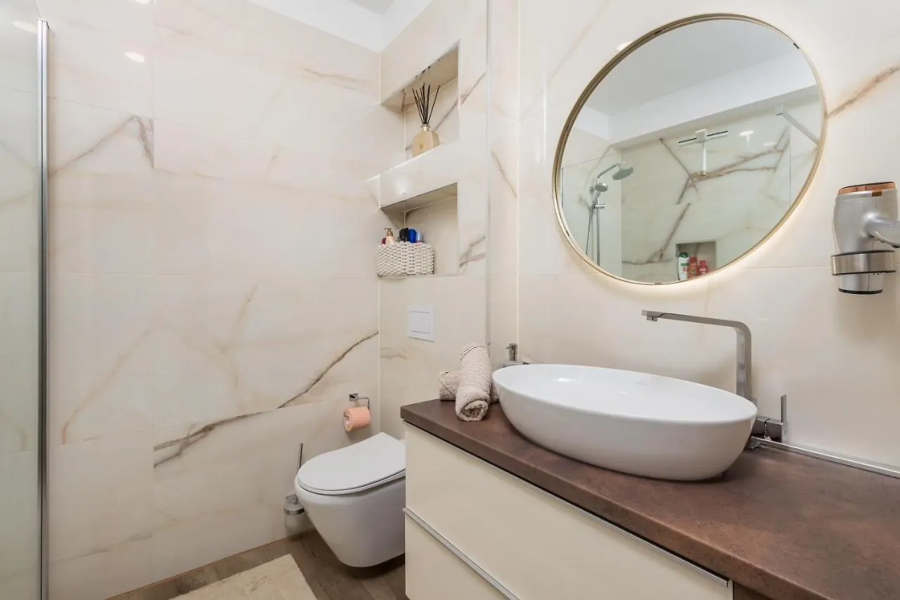 Apartment Top View With Balcony And Private Parking غييكا 0*,