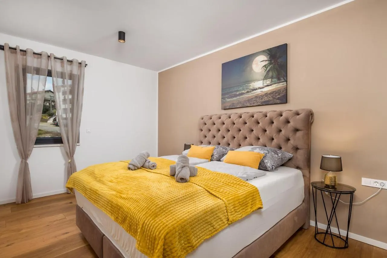 Apartment Top View With Balcony And Private Parking Rijeka