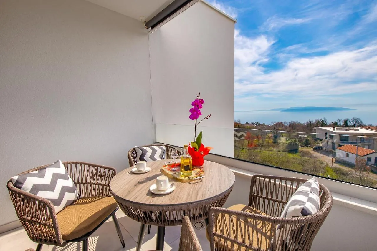 Apartment Top View With Balcony And Private Parking Rijeka