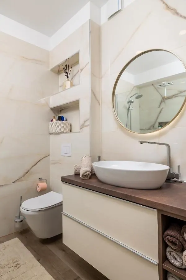 Apartment Top View With Balcony And Private Parking Rijeka