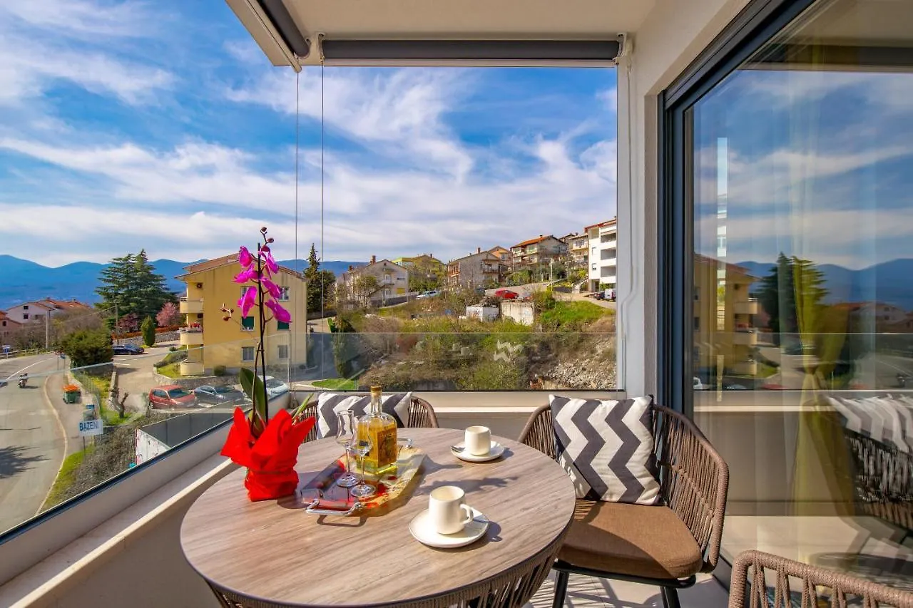 Apartment Top View With Balcony And Private Parking Rijeka