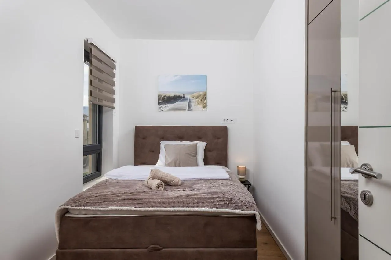 Apartment Top View With Balcony And Private Parking Rijeka