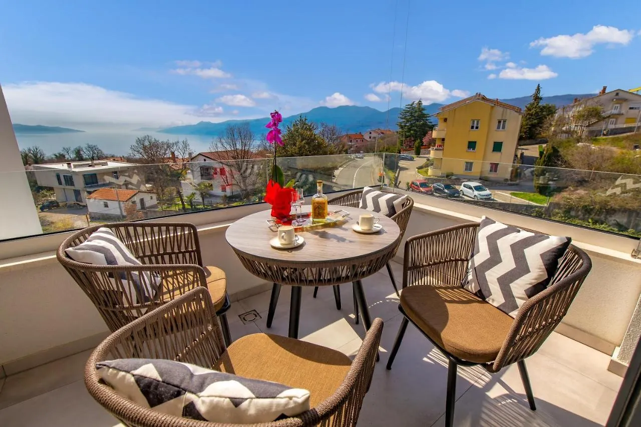 Apartment Top View With Balcony And Private Parking Rijeka