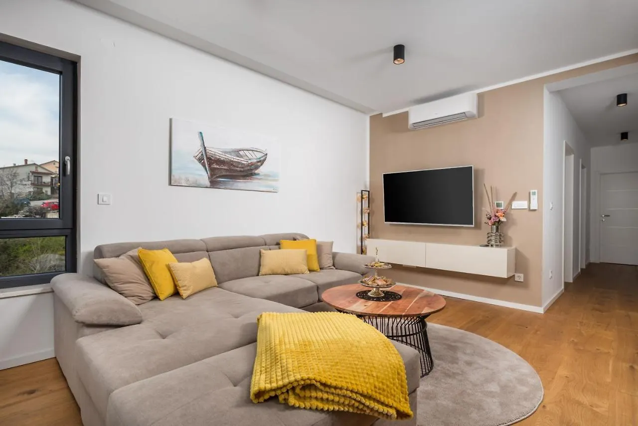 Apartment Top View With Balcony And Private Parking Rijeka Croatia