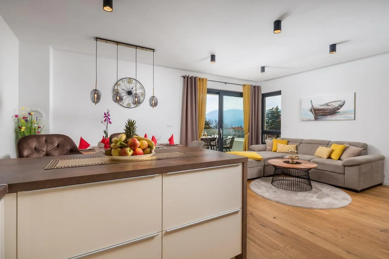 Apartment Top View With Balcony And Private Parking Rijeka