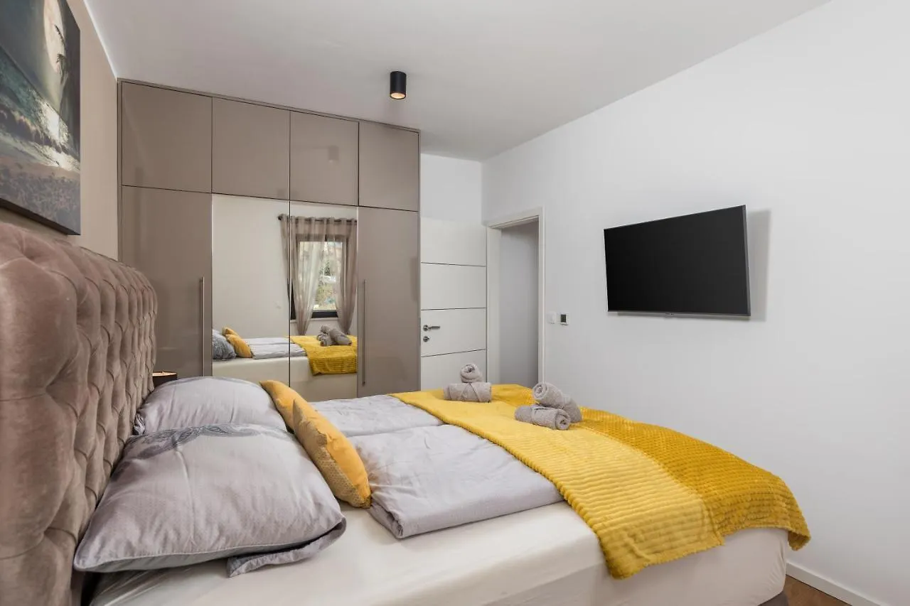 Apartment Top View With Balcony And Private Parking Rijeka 0*,