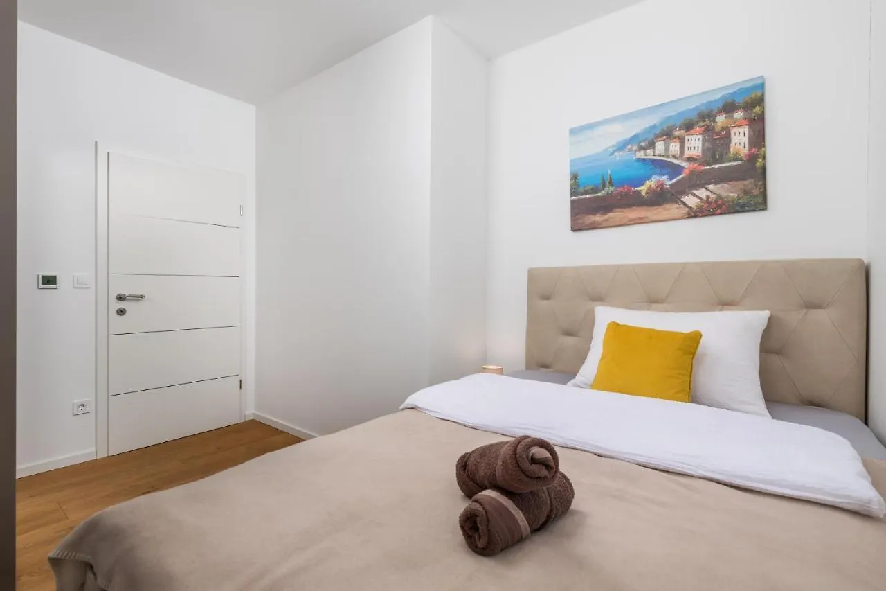 Apartment Top View With Balcony And Private Parking Rijeka
